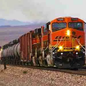 BNSF 7520 GE ES44DC in Mojave Desert 1
